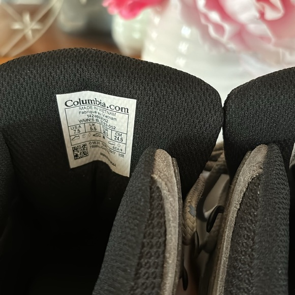 Columbia Newton Ridge Hiking Boot - Women's 7.5 - Picture 3 of 5